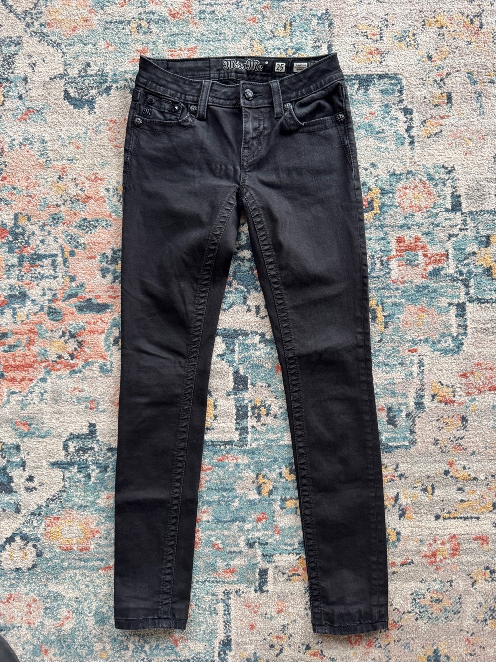 Miss Me Black Signature Skinny Jeans
Size 25